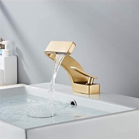 Modern Curved Faucet | Sleek Design and Contemporary Functionality