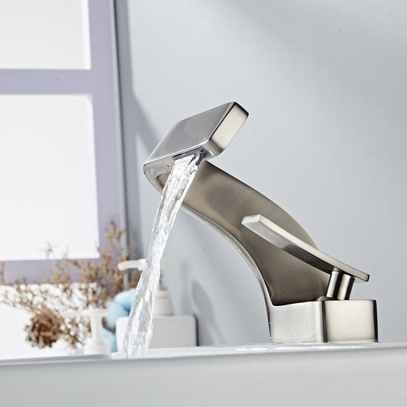 Modern Curved Faucet | Sleek Design and Contemporary Functionality