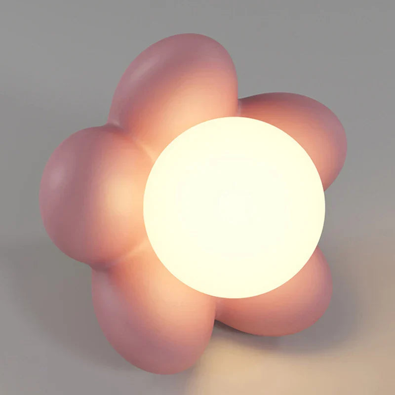 FloralGlimmer - Wall lamp with cream-colored flower