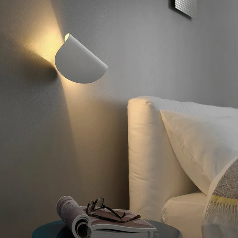 LumeStream - Minimalist Iron Wall Lamp