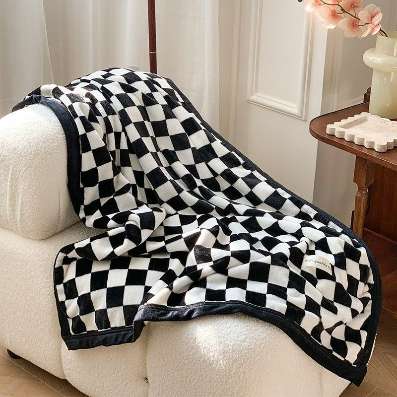 PlaidComfort | Flannel Blanket in Checkered Pattern