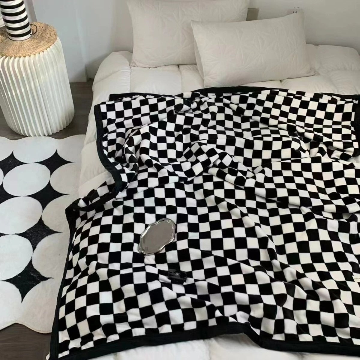 PlaidComfort | Flannel Blanket in Checkered Pattern