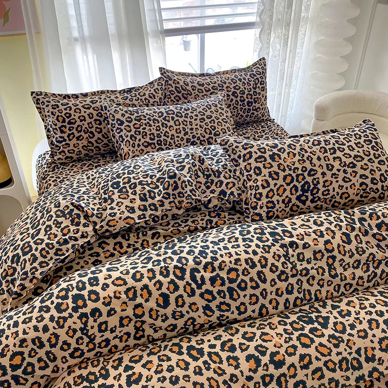 SavannaLuxe | Bed Sheet with Leopard Pattern