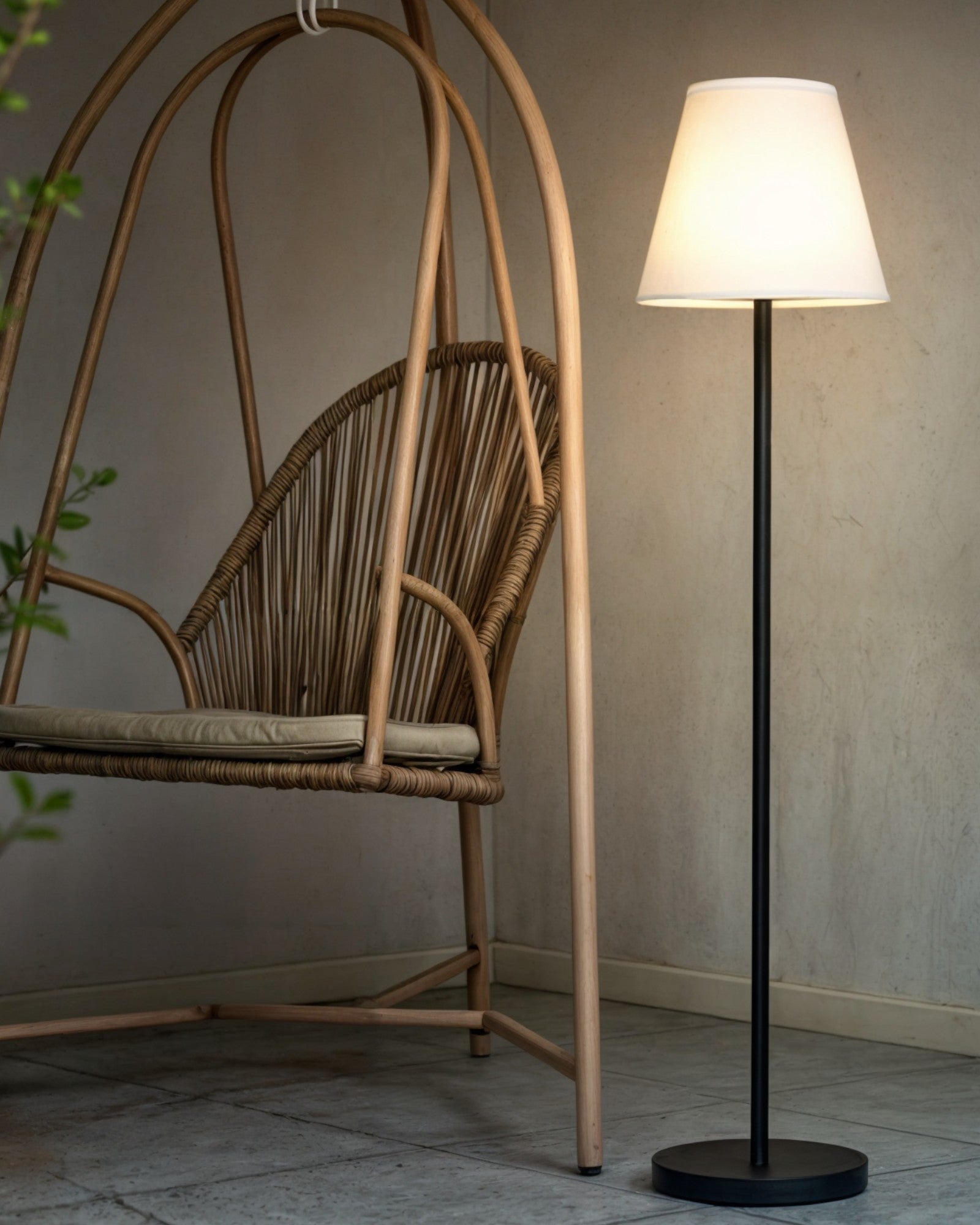 LumiGlow Outdoor Floor Lamp - Scandinavian Design - RGB Lighting - Solar Powered - White - Various Sizes